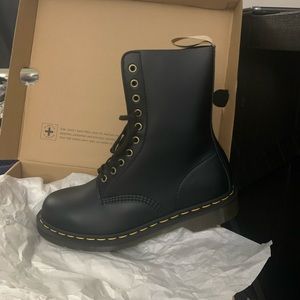 Dr Martens Size 10 mid calf boots